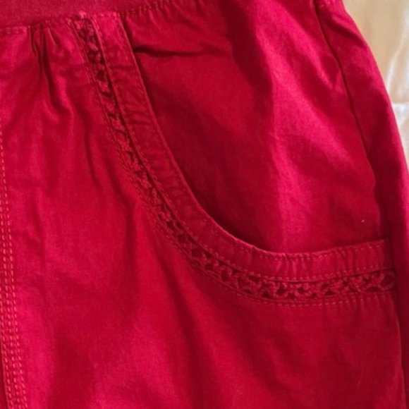 💙 NWT St. John’s Bay Skimmer Capris Red Size 24w - Picture 2 of 8